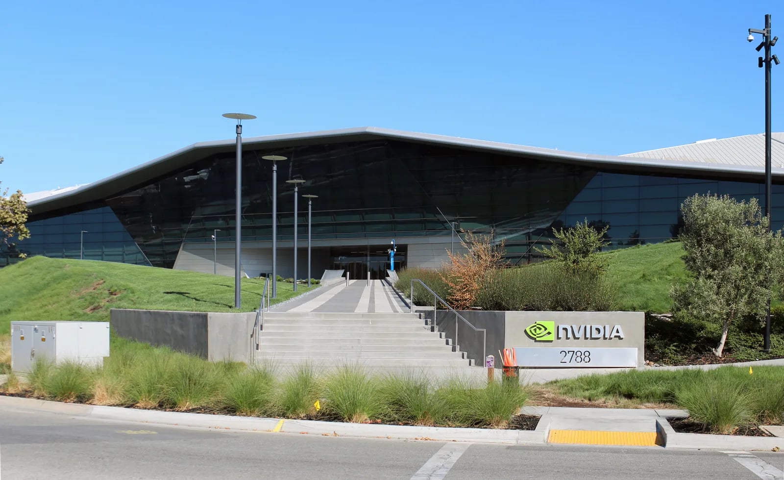 US Arrests Earthmade CEO Over $300 Million Nvidia Server Exports to China